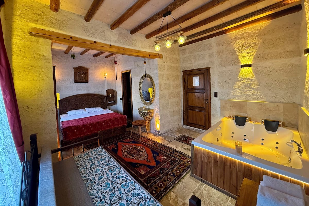 Royal Double Room | Premium bedding, minibar, in-room safe, desk