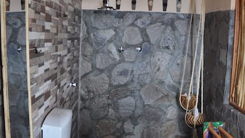 Shower, free toiletries, towels