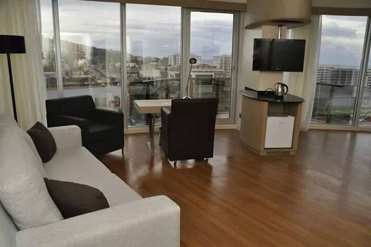 Deluxe Suite | Living area