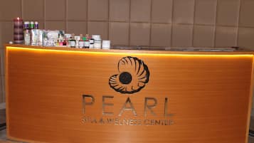 Sauna, steam room, Turkish bath/hammam, aromatherapy, hot stone massages