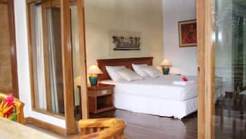 Minibar, rollaway beds