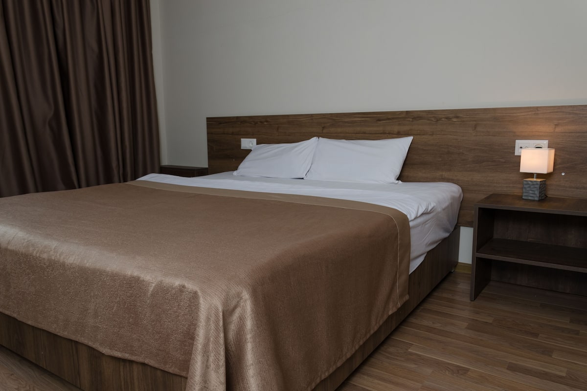 Premium bedding, in-room safe, desk, rollaway beds