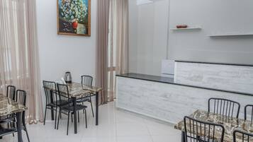 Daily buffet breakfast (GEL 15 per person)