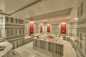 Behandlingsrom for par, badstue, dampbad og tyrkisk bad/hamam