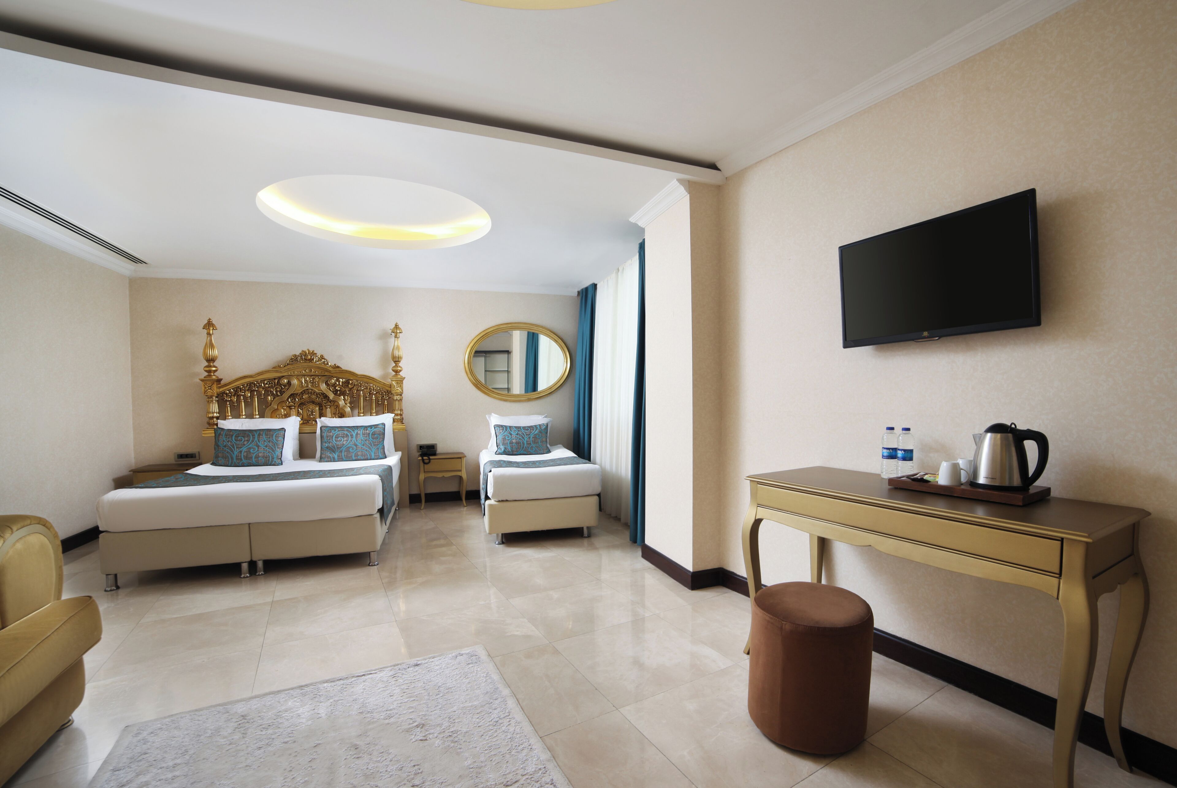 Phòng Suite dành cho gia đình, 3 phòng ngủ | Bộ trải giường bằng vải cotton Ai Cập, bộ đồ giường cao cấp, minibar 