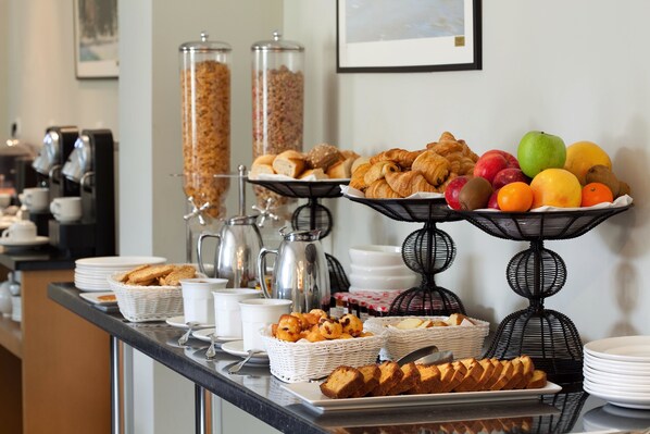 Daily buffet breakfast for a fee