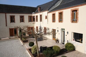 Terrace/patio - Hôtel Burgevin (Sully-sur-Loire)
