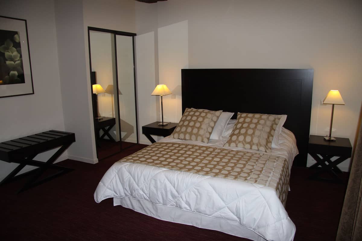 Premium bedding, minibar, in-room safe, desk