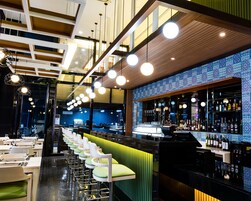 2 restaurants, breakfast, lunch, dinner served; international cuisine