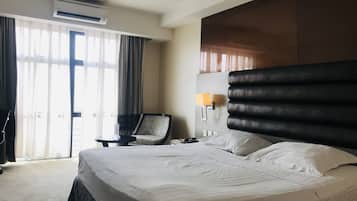 Literie de qualité supérieure, coffres-forts dans les chambres, bureau