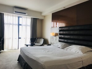 Deluxe Room, 1 King Bed
