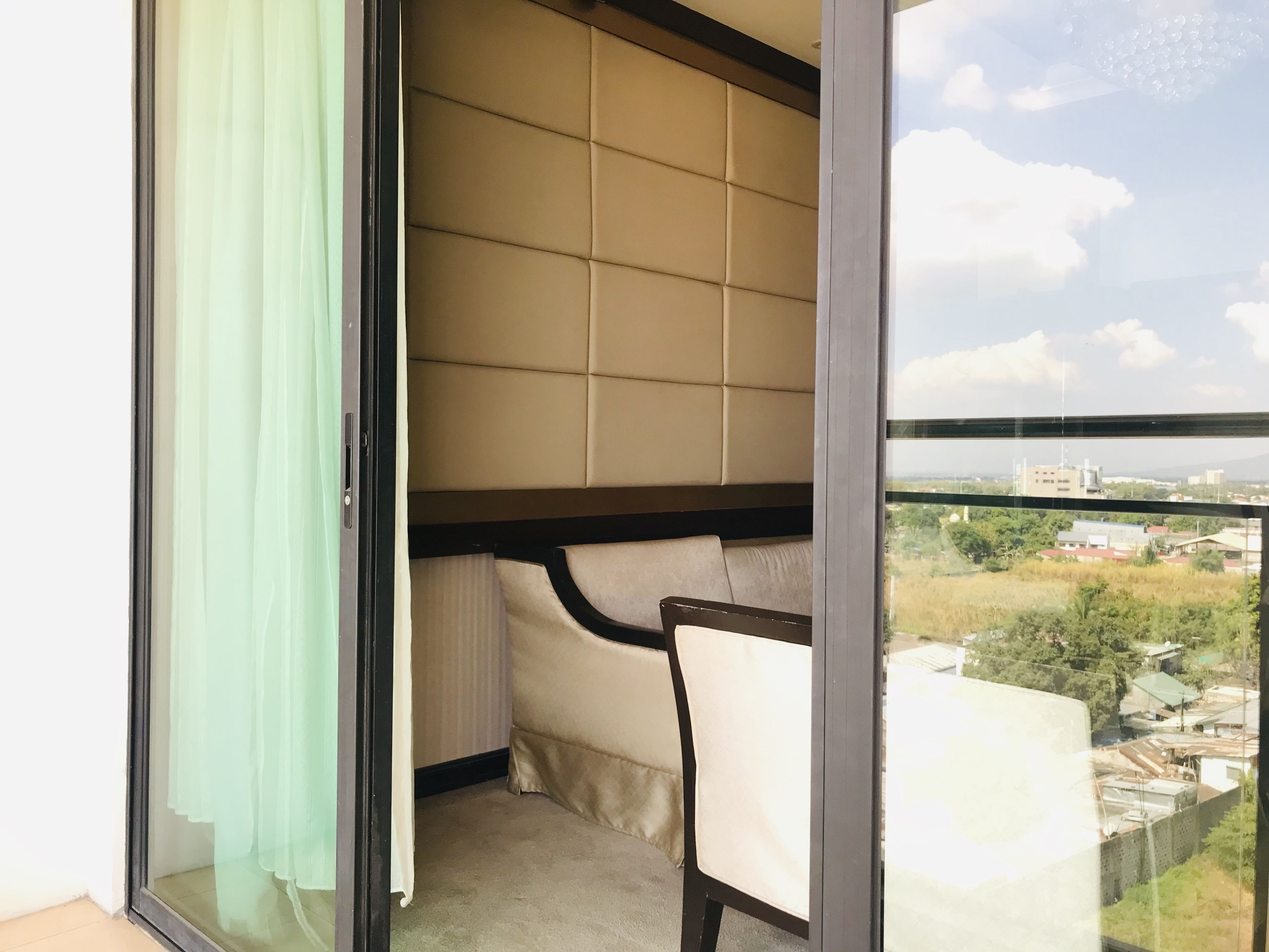 Premium bedding, in-room safe, desk, soundproofing