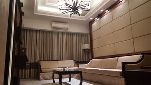 Presidential Suite | Living area