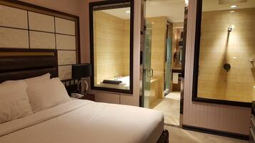 1 bedroom, premium bedding, in-room safe, desk