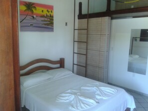 Quarto Casal - Pagamento apenas com depósito bancário | Frigobar, Wi-Fi de cortesia, roupa de cama