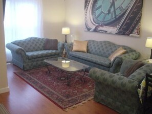 Suite, 3 Bedrooms, 2 Bathrooms | Living room | TV