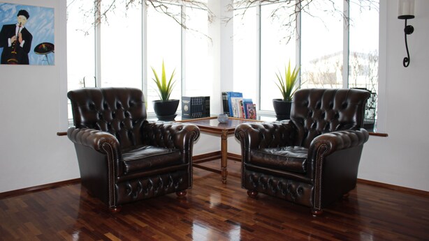 Coin salon dans le hall