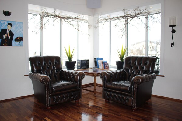 ロビー応接スペース