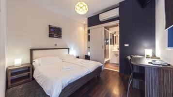 Habitación doble estándar | Caja de seguridad en la habitación, escritorio y wifi gratis