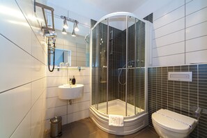 Superior Double Room, City View | Bathroom - Marmontova Luxury Rooms (Split)