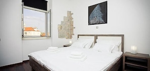 Superior Twin Room, City View | In-room safe, desk, free WiFi, bed sheets - Marmontova Luxury Rooms (Split)