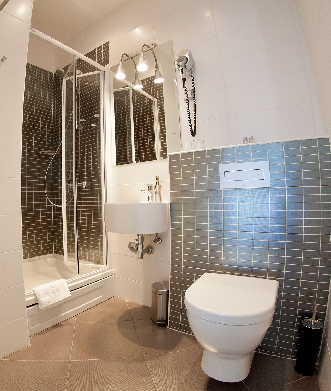 standard double room | bathroom | shower, designer toiletries, hair dryer, towels