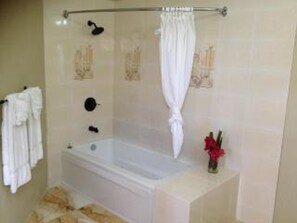 Ducha, cabezal de ducha tipo lluvia, artículos de tocador gratuitos