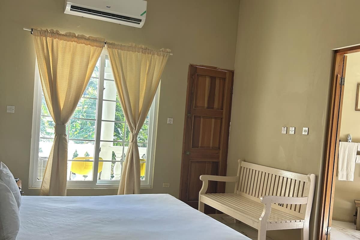 Kamar Standar, pemandangan kebun | Didekorasi berbeda-beda dan dilengkapi dengan perabotan berbeda-beda