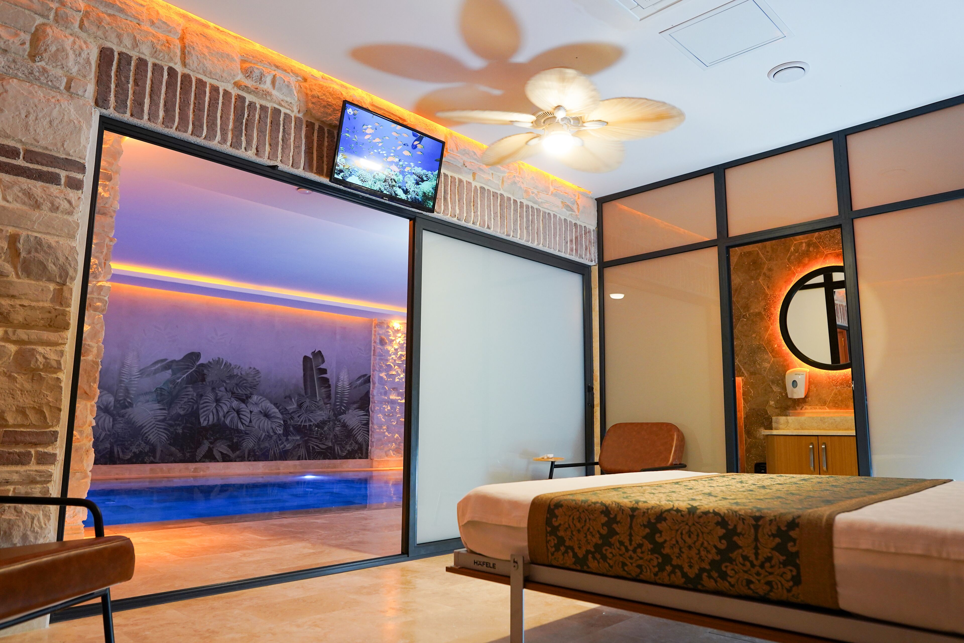 honeymoon room, 1 queen bed | 1 bedroom, egyptian cotton sheets, premium bedding, minibar