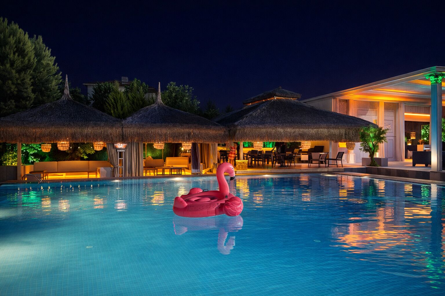 Seasonal outdoor pool, free cabanas, pool umbrellas