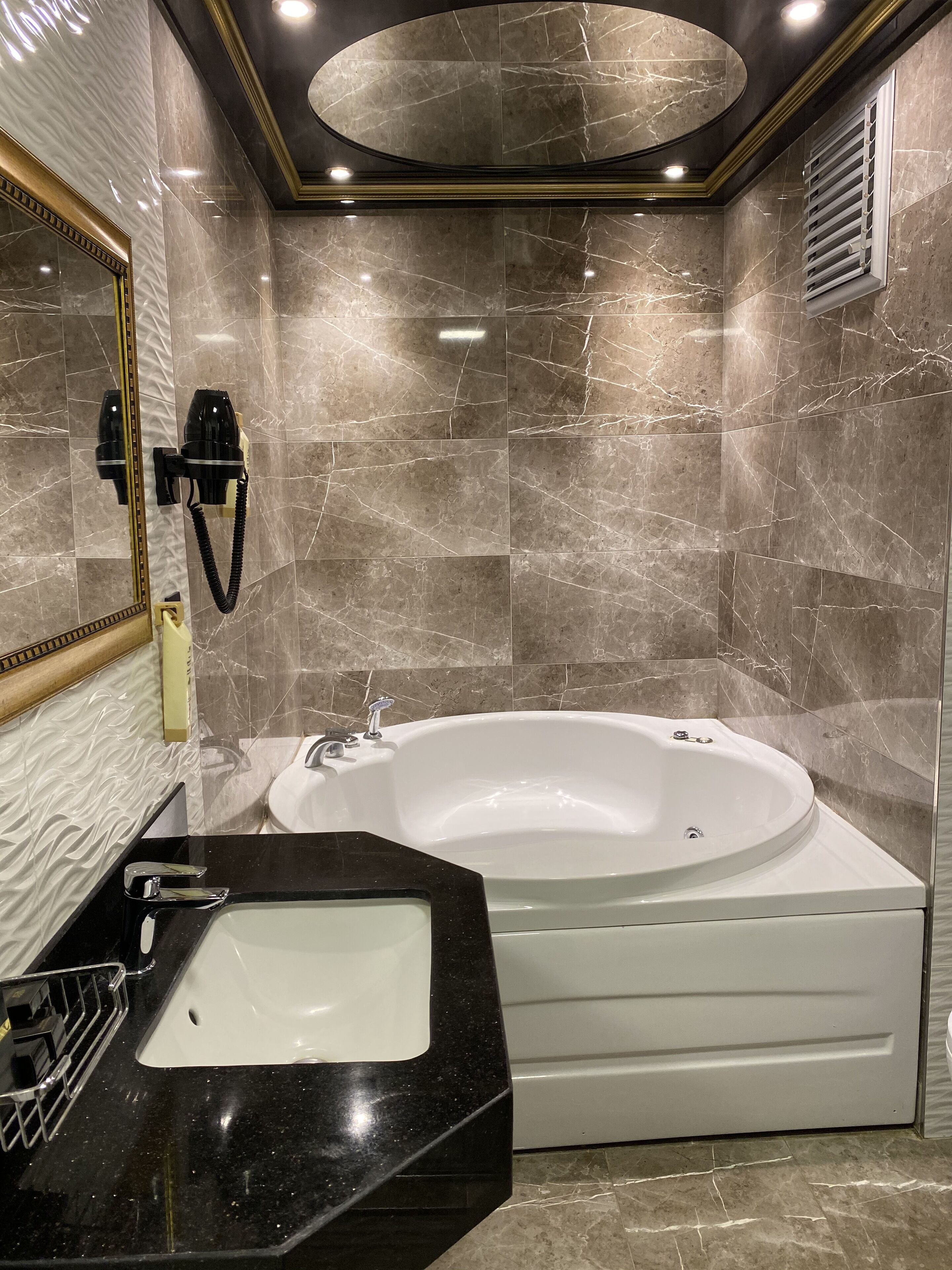 romantic suite | jetted bathtub