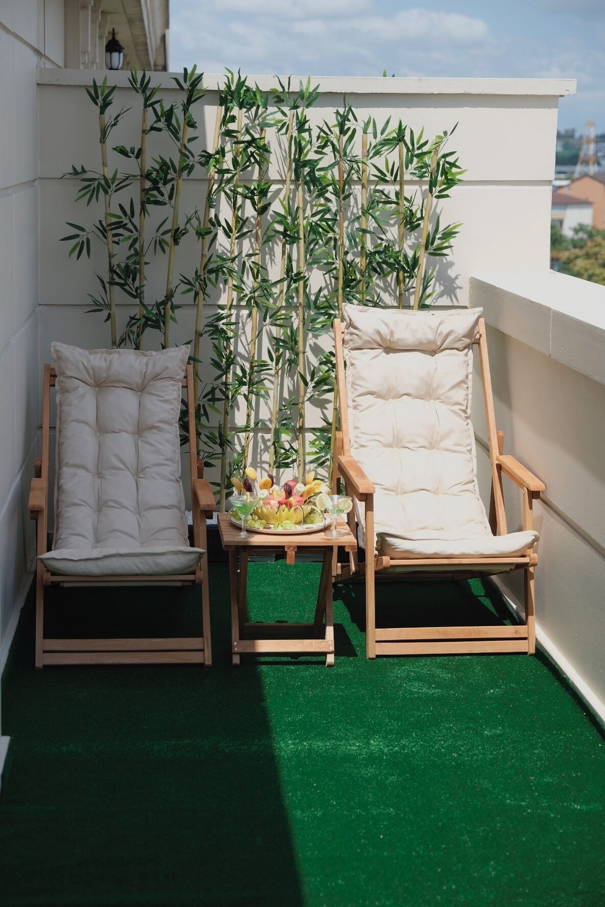 junior suite, city view | living area | 32-inch flat-screen tv with cable channels, tv, heated floors