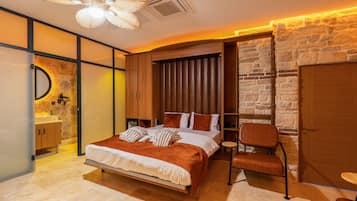 Honeymoon Room, 1 Queen Bed | 1 bedroom, Egyptian cotton sheets, premium bedding, minibar