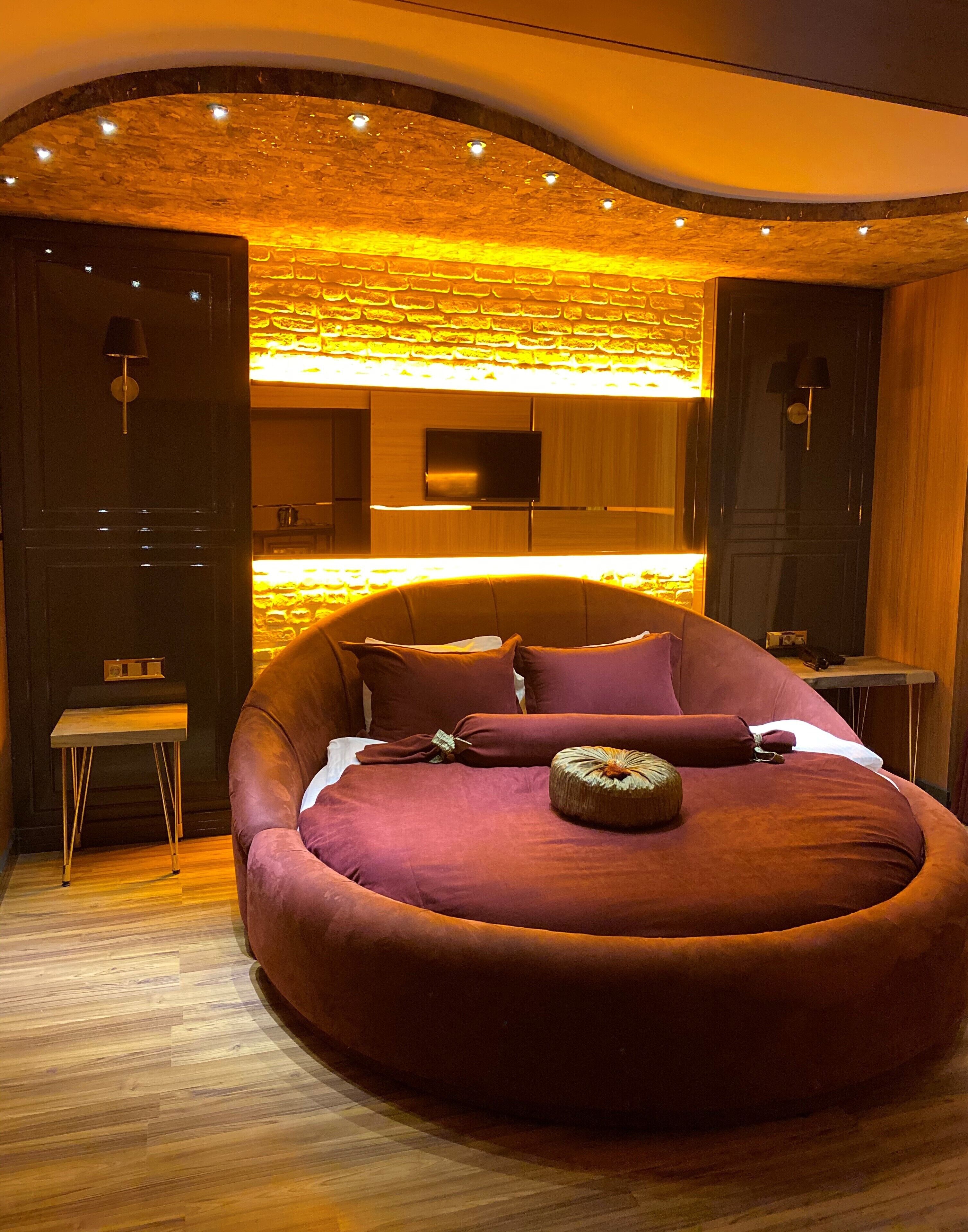 Romantisk suite | Bad | Toalettartikler (inkludert), hårføner, tøfler og håndklær