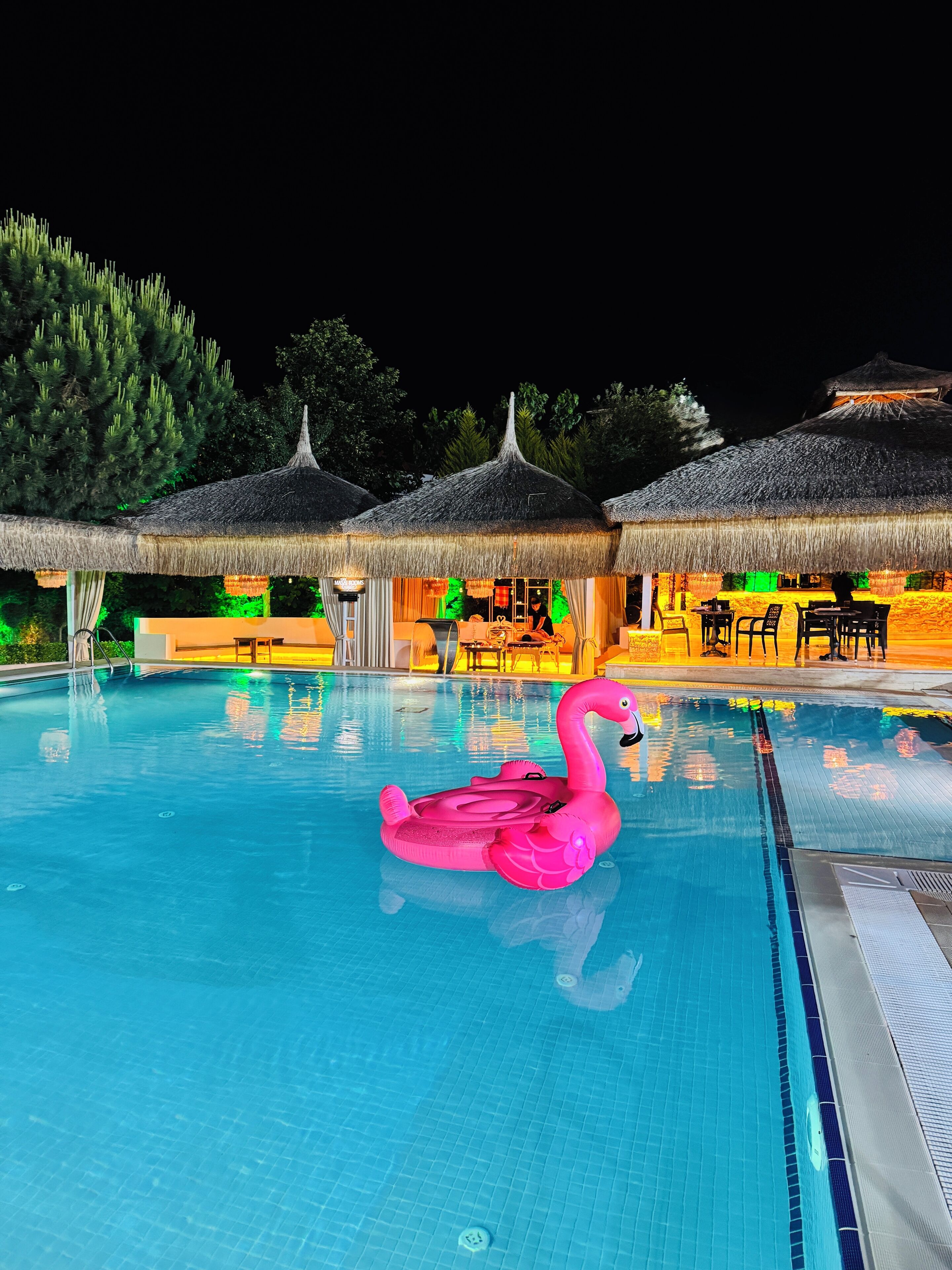 Seasonal outdoor pool, free pool cabanas, pool umbrellas