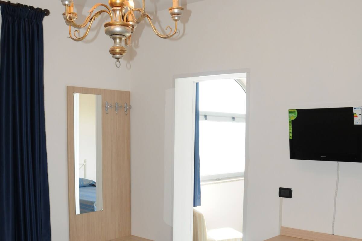 Ropa de cama de alta calidad y minibar 