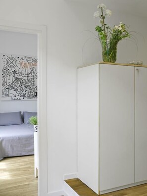 Minibar, caixa forta a l'habitació, escriptori i bressols gratuïts