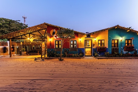 Vista frontal de la propiedad