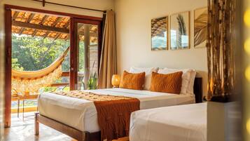 Minibar, caja de seguridad en la habitación y escritorio