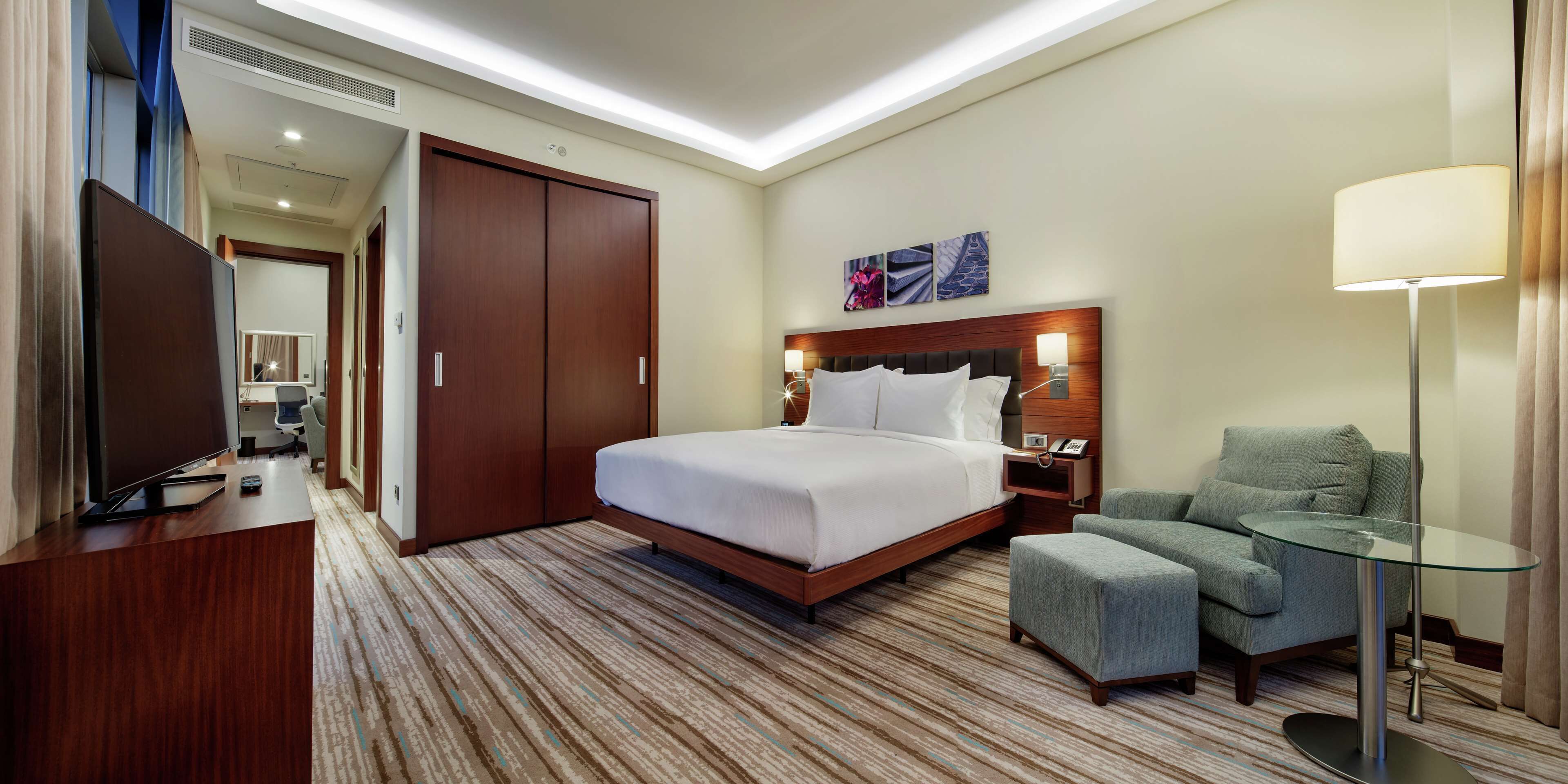 suite, 1 bedroom | living area | lcd tv, pay films