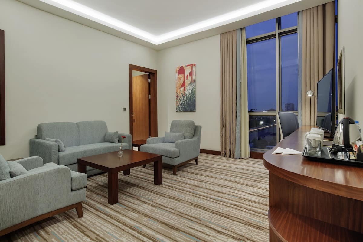 suite, 1 bedroom | premium bedding, in-room safe, desk, free cots/infant beds