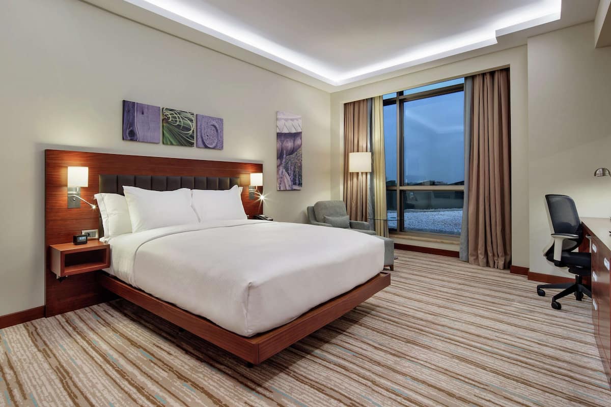 room, 1 king bed | premium bedding, in-room safe, desk, free cots/infant beds