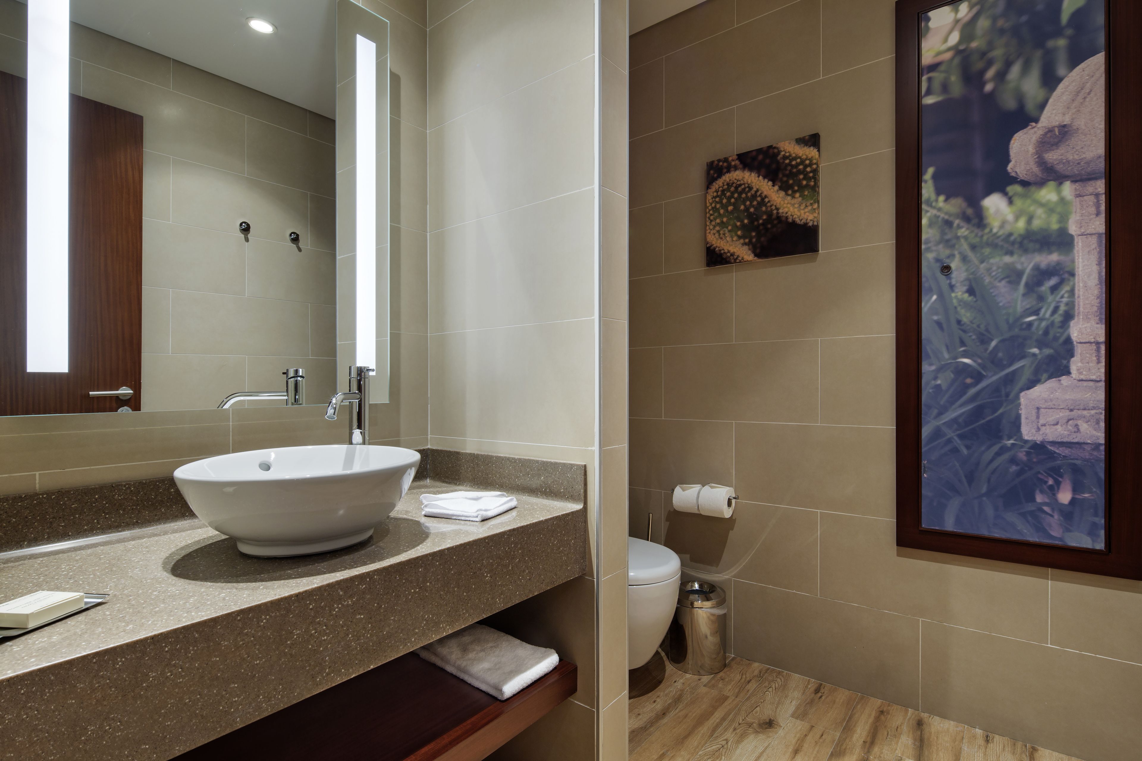 premium bedding, in-room safe, desk, free cots/infant beds