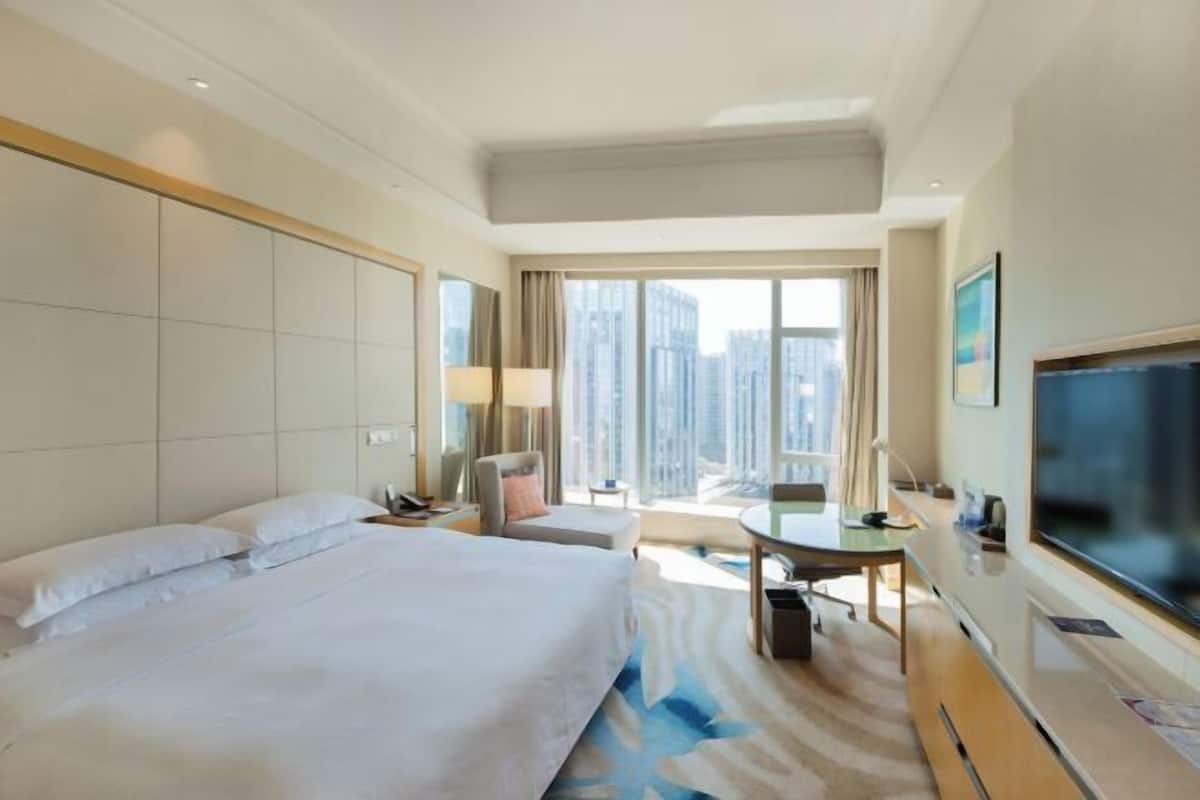 Egyptian cotton sheets, premium bedding, down duvets, pillow-top beds