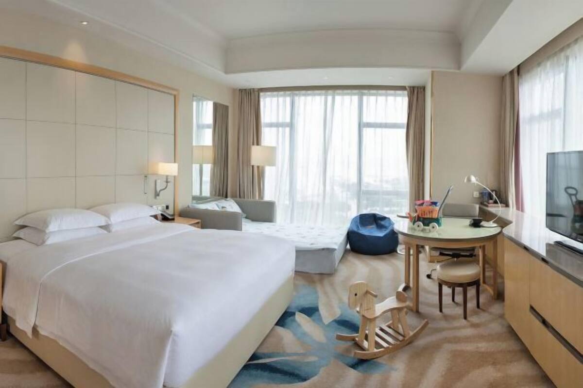 Egyptian cotton sheets, premium bedding, down duvets, pillow-top beds