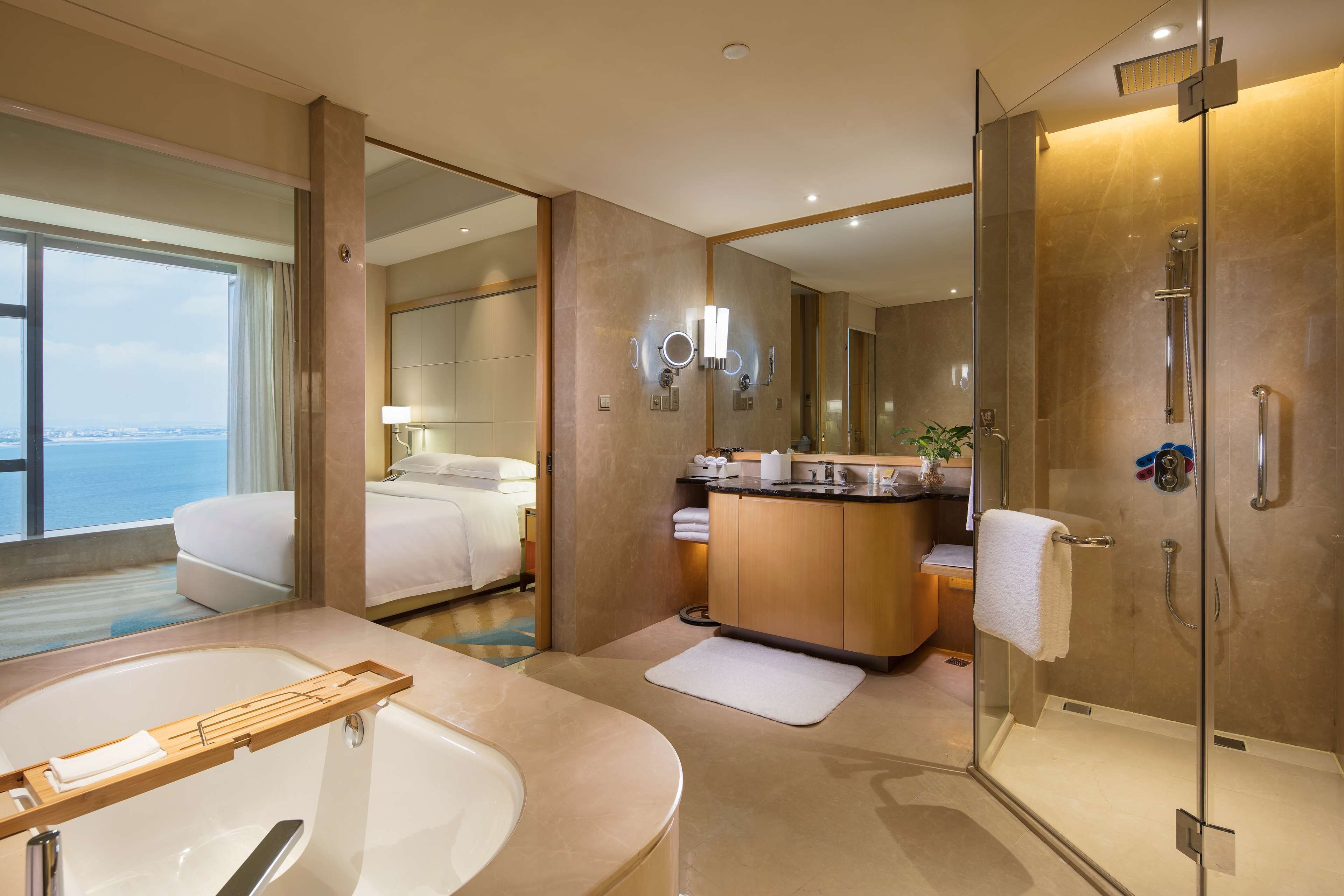 king premier suite			 | bathroom | separate bathtub and shower, jetted bath, hydromassage showerhead