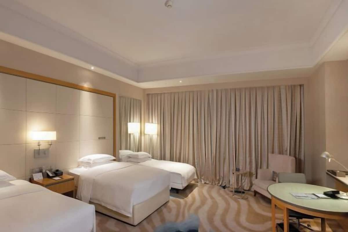 Egyptian cotton sheets, premium bedding, down duvets, pillow-top beds