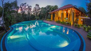 Innenpool, AuĂenpool