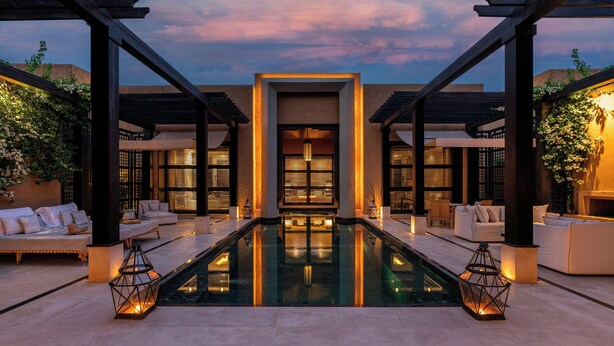 A pool area with seating and a central structure. - Mandarin Oriental, Marrakech (Marrakech)