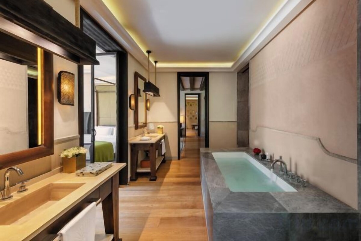1 bedroom, premium bedding, minibar, in-room safe
